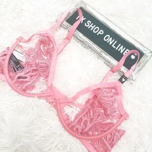 $73 34C Victoria's Secret Very Sexy Embroidered Cutout Bra